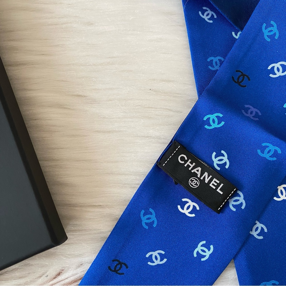 CHANEL Bandeau Silk Twill Scarf - Picture 14 of 14
